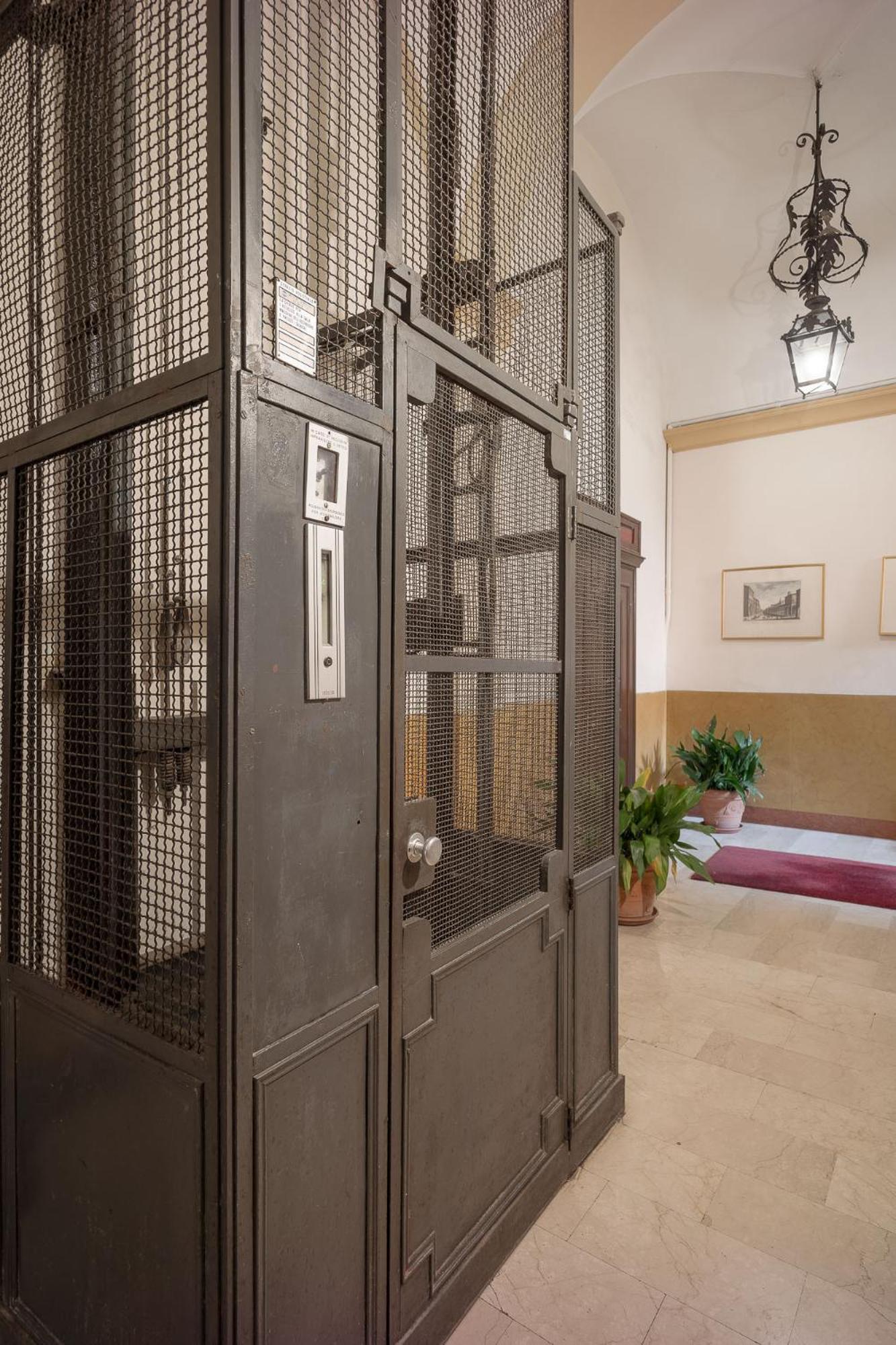 Lussuoso Appartamento Nel Cuore Del Centro Storico Bologna Kültér fotó