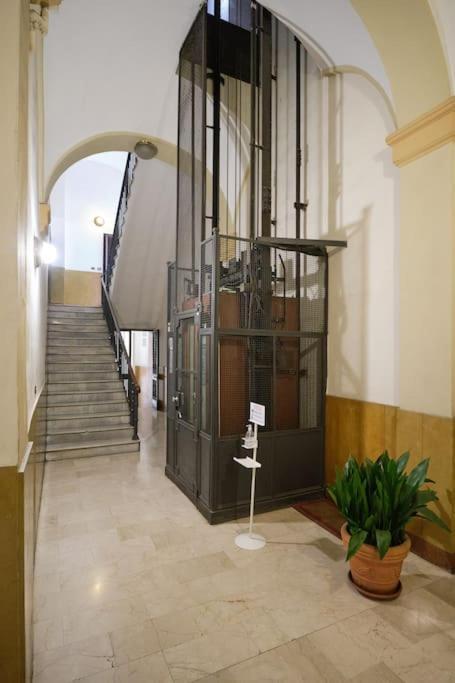 Lussuoso Appartamento Nel Cuore Del Centro Storico Bologna Kültér fotó